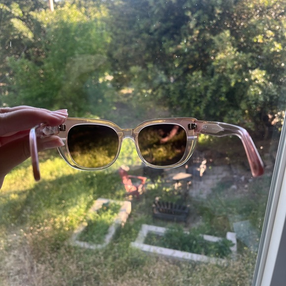 SALT. Serra Pink Gradient Sunglasses Oversized Design - Picture 8 of 17